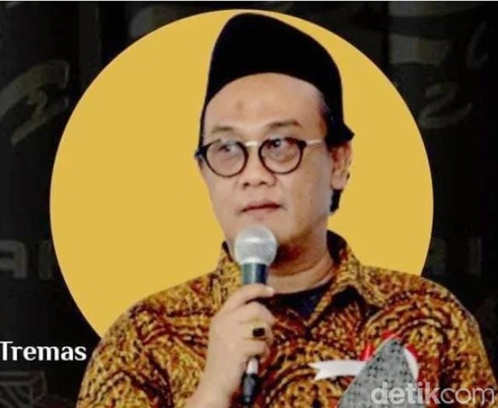 Pengasuh Ponpes Tremas Pacitan Gus Luqman