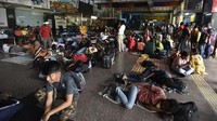 Unjuk rasa sering kali berakhir ricuh bahkan sebuah gerbong kereta pernah dibakar para demonstran. Imbasnya banyak perjalanan kereta yang terganggu.  