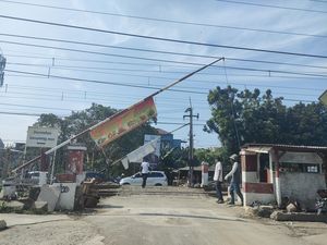 Ditutup KAI, Perlintasan Sebidang Rawa Geni Depok Dibuka Warga Lagi