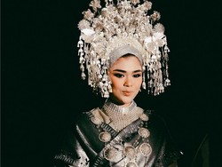 10 Gaya Sivia Azizah Menikah dengan Sentuhan Adat Minang, Dekornya Tak Biasa