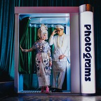 Penyanyi Sivia Azizah resmi menikah dengan Pria Hardie pada Sabtu (18/6/2022) di Hallf Patiunus, Kebayoran Baru, Jakarta Selatan. Sivia dan Pria memakai busana adat Minang di momen akad nikah. Bernuansa silver yang dikenakannya dirancang Angelitanurhadi, Hands by Jeje. Sivia juga mengenakan suntiang hiasan kepala khas Minang dari @sanggarminangdjusmari.  Foto: Dok. Instagram @bonjoabadi of @terralogical.