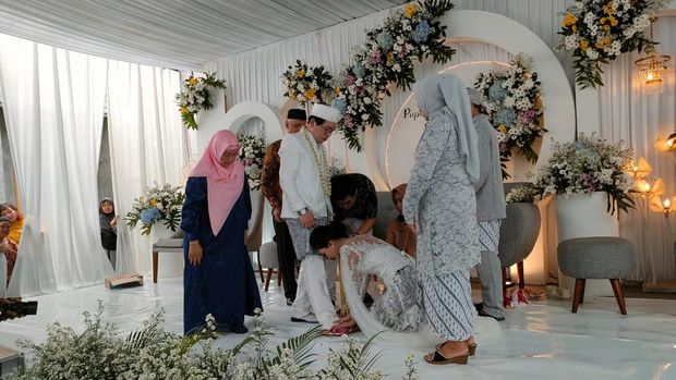 Proses pernikahan di Subah, Batang.