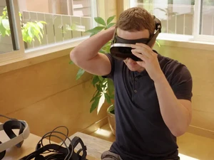 Zuckerberg: Meta Bentrok dengan Apple di Metaverse