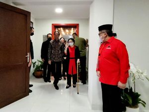 Momen Prananda dan Megawati Nunggu Jokowi Masuk Lift di Rakernas PDIP