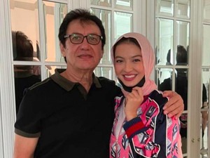 Raline Shah Curi Perhatian: Pakai Pasmina dan Bersanding dengan Ayah