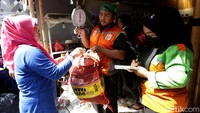 Selain menampilkan saldo, buku tabungan itu juga berisi keterangan mengenai jenis sampah yang disetorkan dan jumlah sampah yang dikumpulkan warga ke bank sampah.