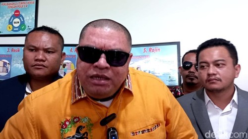 Razman Arif Nasution dan Richard Lee memanas di luar sidang.