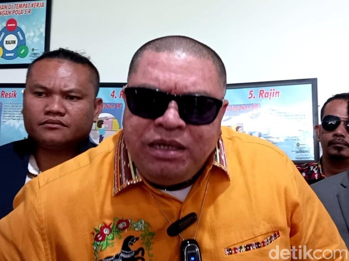 Razman Arif Nasution dan Richard Lee memanas di luar sidang.