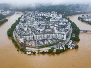 China Dilanda Banjir Besar dan Tanah Longsor