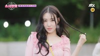 Ditantang untuk beradegan dalam teaser, para member SNSD kesulitan menahan tawa. Tapi gaya mereka tetap paripurna, seperti gaya Tiffany ini misalnya. (Foto: dok. JTBC) 