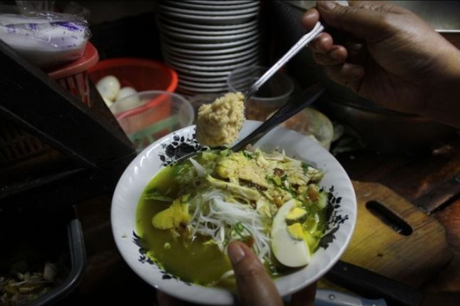 Soto Lamongan yang enak dan murah, ada di 5 tempat makan ini.
