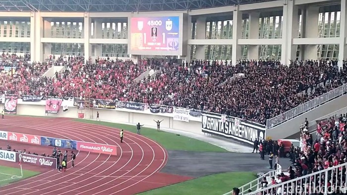 Stadion Mahanan penuh suporter, Selasa (21/6/2022).