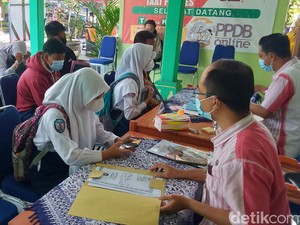 Kuota Penerimaan Siswa Baru SMA/SMK Negeri Jateng Ditambah 7.920 Kursi