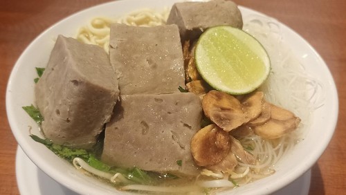 Tampilan menu bakso kotak yang ditawarkan di Bakso Kotak Niken di Jalan Merdeka IV No 3A Denpasar, Bali