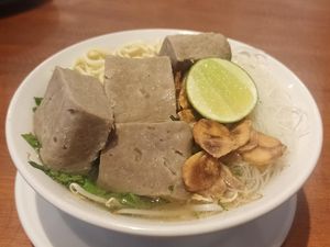 Mencicipi Bakso Kotak di Denpasar, Tepung Hanya 10% Sisanya Daging