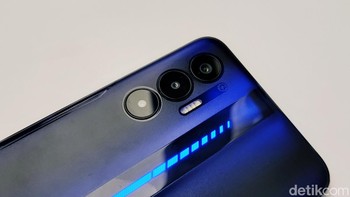 Ada tiga kamera terpasang di bagian belakangnya. Kamera utama 50 MP bersanding dengan lensa depth 2 MP dan sensor AI. Foto: Adi Fida Rahman/detikINET