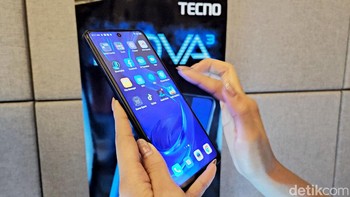 Tecno Pova 3 menyuguhkan layar 6,95 inch Full HD+ dengan refresh rate 90Hz. Foto: Adi Fida Rahman/detikINET
