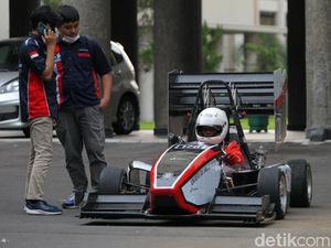 Mobil Balap Listrik Karya Anak UGM Melantai di PEVS 2022