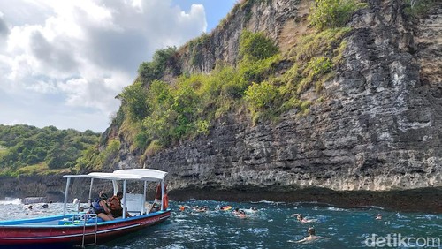 Tur ke Nusa Penida