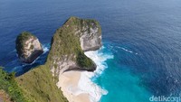 Nusa Penida merupakan salah satu kecamatan di Klungkung, Bali. Kawasan ini terkenal dengan objek wisata berbentuk pulau yang menjadi magnet bagi wisatawan. (Syanti/detikcom).