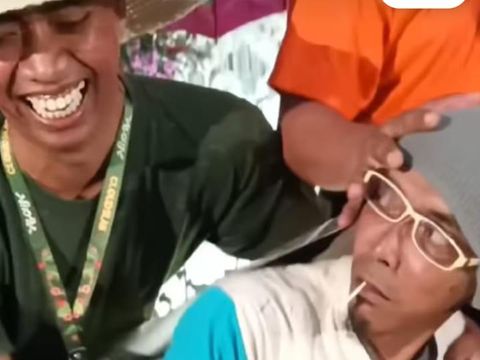 Video viral datang ke resepsi nikah pakai baju anak kecil