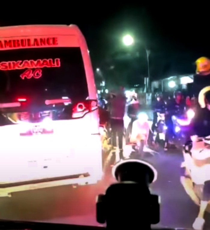 Viral video iring-iringan pengantar jenazah bentrok dengan waga di Sudiang Makassar (Dok. Istimewa).