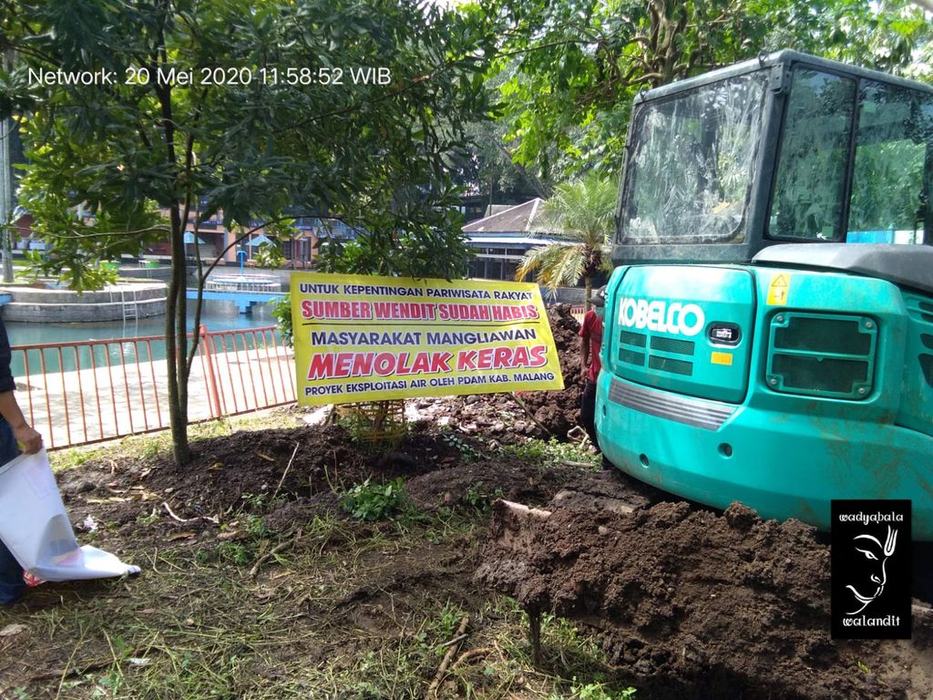 Warga Mangliawan menolak eksploitasi air di Wendit