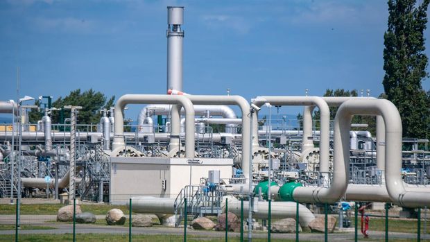 21 June 2022, Mecklenburg-Western Pomerania, Lubmin: View of pipe systems and shut-off devices at the gas receiving station of the Nord Stream 1 Baltic Sea pipeline and the transfer station of the OPAL (Ostsee-Pipeline-Anbindungsleitung - Baltic Sea Pipeline Link) long-distance gas pipeline. The Nord Stream 1 Baltic Sea pipeline, through which Russian natural gas has been flowing to Germany since 2011, ends in Lubmin near Greifswald. Photo: Stefan Sauer/dpa (Photo by Stefan Sauer/picture alliance via Getty Images)