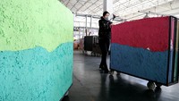 Sekilas susunan pensil warna tersebut terlihat seperti lukisan ya gaes.