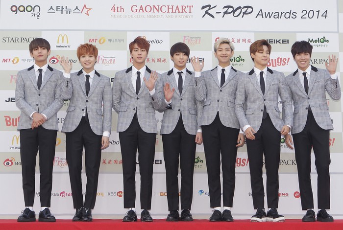 462406962 SEOUL, SOUTH KOREA - JANUARY 28:  BTS arrive for the 4th Gaon Chart K-POP Awards at the Olympic Park on January 28, 2015 in Seoul, South Korea.  (Photo by Chung Sung-Jun/Getty Images)