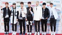 Masih ingat era BTS dengan kostum hitam-putih ini? Foto ini diambil di event Gaon Chard K-Pop Awards di tahun 2014, setahun setelah debut mereka. (Foto: Multi-Bits via Getty Images/Choi Soo-Young)