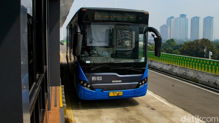 Pemprov DKI Jakarta menggratiskan tarif TransJakarta, MRT, dan LRT Jakarta hari ini. Tarif khusus itu hanya berlaku saat HUT ke-495 DKI Jakarta pada 22 Juni.