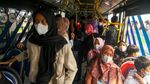 Antusias Warga Naik TransJakarta-MRT Gratis Saat HUT DKI