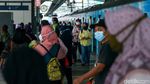 Antusias Warga Naik TransJakarta-MRT Gratis Saat HUT DKI
