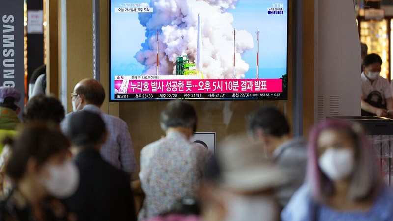 A TV screen shows a news program about the country's rocket launch at a train station in Seoul, in Seoul, South Korea, Tuesday, June 21, 2022. South Korea launched its first domestically built space rocket on Tuesday in the country's second attempt, months after its earlier liftoff failed to place a payload into orbit. (AP Photo/Lee Jin-man)