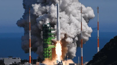 Sorak-sorai Warga Korsel Lihat Roket Luar Angkasanya Sampai Orbit