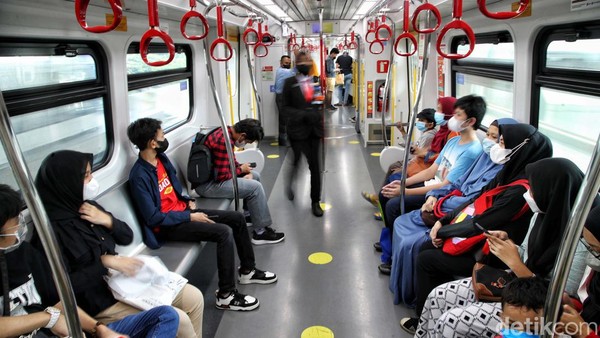 HUT DKI Jakarta, Naik LRT Jakarta Gak Pakai Bayar