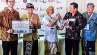 Sebagai Langkah percepatan pemulihan di sektor wisata dan ekonomi kreatif melalui program yang tepat sasaran dan sejalan dengan strategi ESG (Environmental, Social, Governance) Kao Indonesia, Menteri Pariwisata dan Ekonomi Kreatif Sandiaga Salahuddin Uno, turut menyaksikan penandatanganan Joint Statement antara Masahide Nishida selaku President Director PT Kao Indonesia dengan Henky Hotma Parlindungan Manurung selaku Deputi Bidang Industri dan Investasi Kemenparekraf/Baparekraf yang dilakukan bertepatan dengan acara Asian Venture Philanthropy Network (AVPN) Conference 2022. 