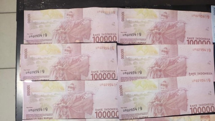 Barang bukti uang palsu di Tana Toraja yang disita polisi.