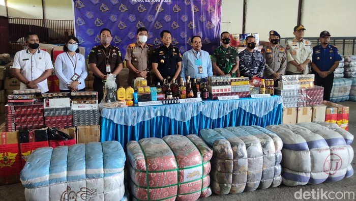 Barang ilegal yang dimusnahkan Bea Cukai.