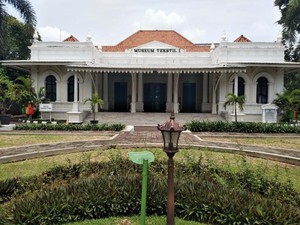 Ada Pameran Hari Batik Nasional 2024, Ini Cara ke Museum Tekstil Jakarta