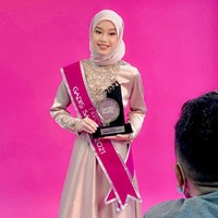 Jarang tersorot kamera, Chiara Queency memiliki paras rupawan yang diturunkan dari kedua orangtuanya. Di usianya yang ke-14, Chiara sudah berhasil menjadi Gadis Sampul Favorit 2021. Foto: Instagram/@fadlanmuhammad