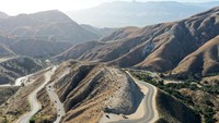 Sebagai informasi, sebagian besar air yang dinikmati warga California berasal dari salju di Sierra Nevadas dan Pegunungan Rocky.