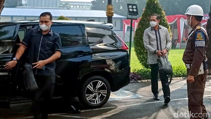 Eks Menteri Perdagangan (Mendag) M Lutfi penuhi panggilan Kejaksaan Agung (Kejagung) hari ini. Ia bakal diperiksa terkait kasus ekspor bahan baku minyak goreng.