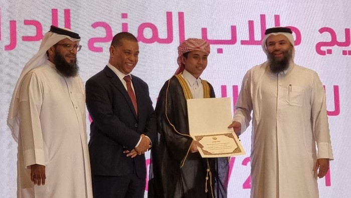 Faris Farhan, pelajar Indonesia yang raih penghargaan lulusan terbaik di Qatar (Dok istimewa)
