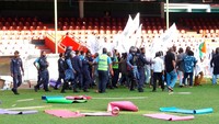Mengutip Reuters, sebelumnya, para pengunjuk rasa mengacungkan plakat yang menyatakan bahwa yoga bertentangan dengan ajaran Islam. Sementara itu, polisi dikerahkan untuk mengendalikan kerumunan dan membubarkan massa yang menyerbu stadion di Male, Maldives, tersebut.