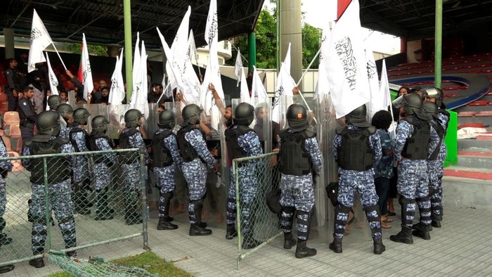 Massa menyerang perayaan Hari Yoga Internasional yang diselenggarakan Komisi Tinggi India di Maldives. Polisi menyebut 6 orang ditangkap terkait insiden itu.