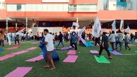 Dalam foto yang diperoleh Reuters dari sebuah video, terlihat massa mengganggu penyelenggaraan Hari Yoga Internasional yang diselenggarakan oleh Komisi Tinggi India di sebuah stadion di Male, Maldives, Selasa (21/6/2022) waktu setempat.