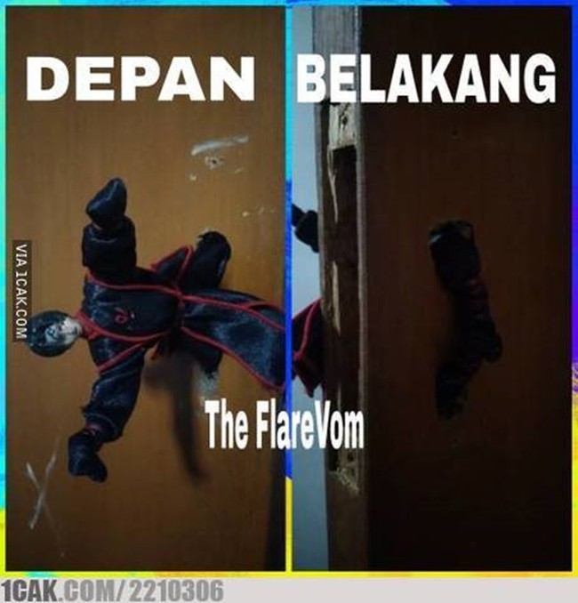 Punya mainan tak terpakai? Jangan langsung dibuang, nyatanya masih bisa dipakai untuk dijadikan gagang pintu seperti ini nih. Lumayan deh jadi nggak usah beli gagang pintu lagi. Foto: Facebook/Kementrian Humor Indonesia