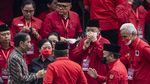 Senyum Ganjar Jadi Magnet di Antara Kader PDIP